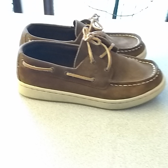 Sperry boat shoes. - Picture 2 of 8